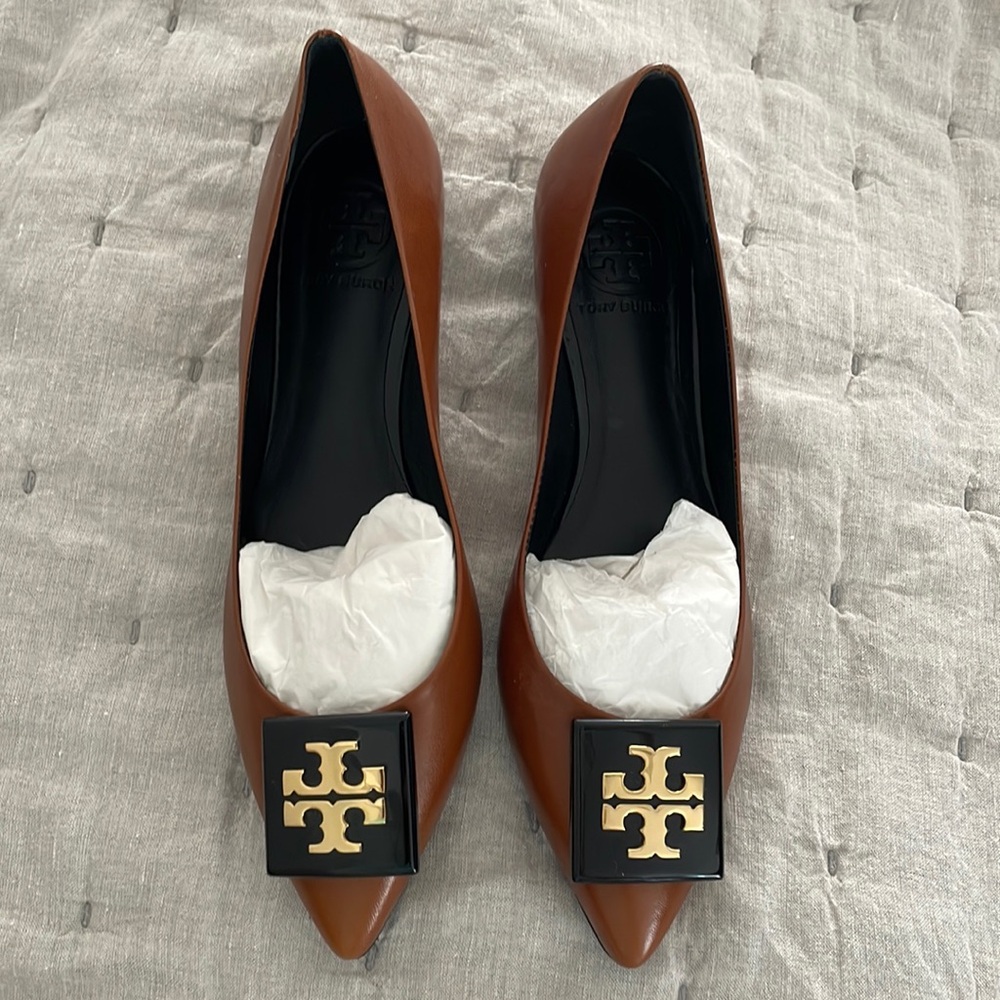 Tory Burch pointed flats, 8.5, NIB. Purchase at NM.